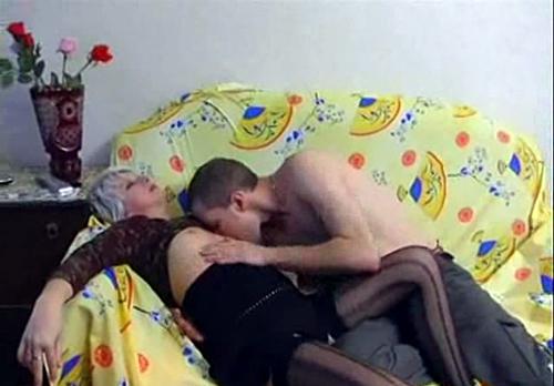  [dirtystain.com] Зрелая развратная мамашка (2010) SATRip