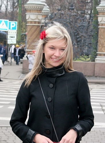 Сексуальная русская девушка в жёсткой групповухе