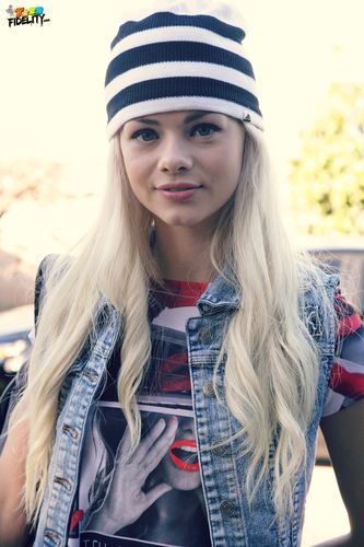 Чудокрошка спаслась от скуки на здоровом папкином члене